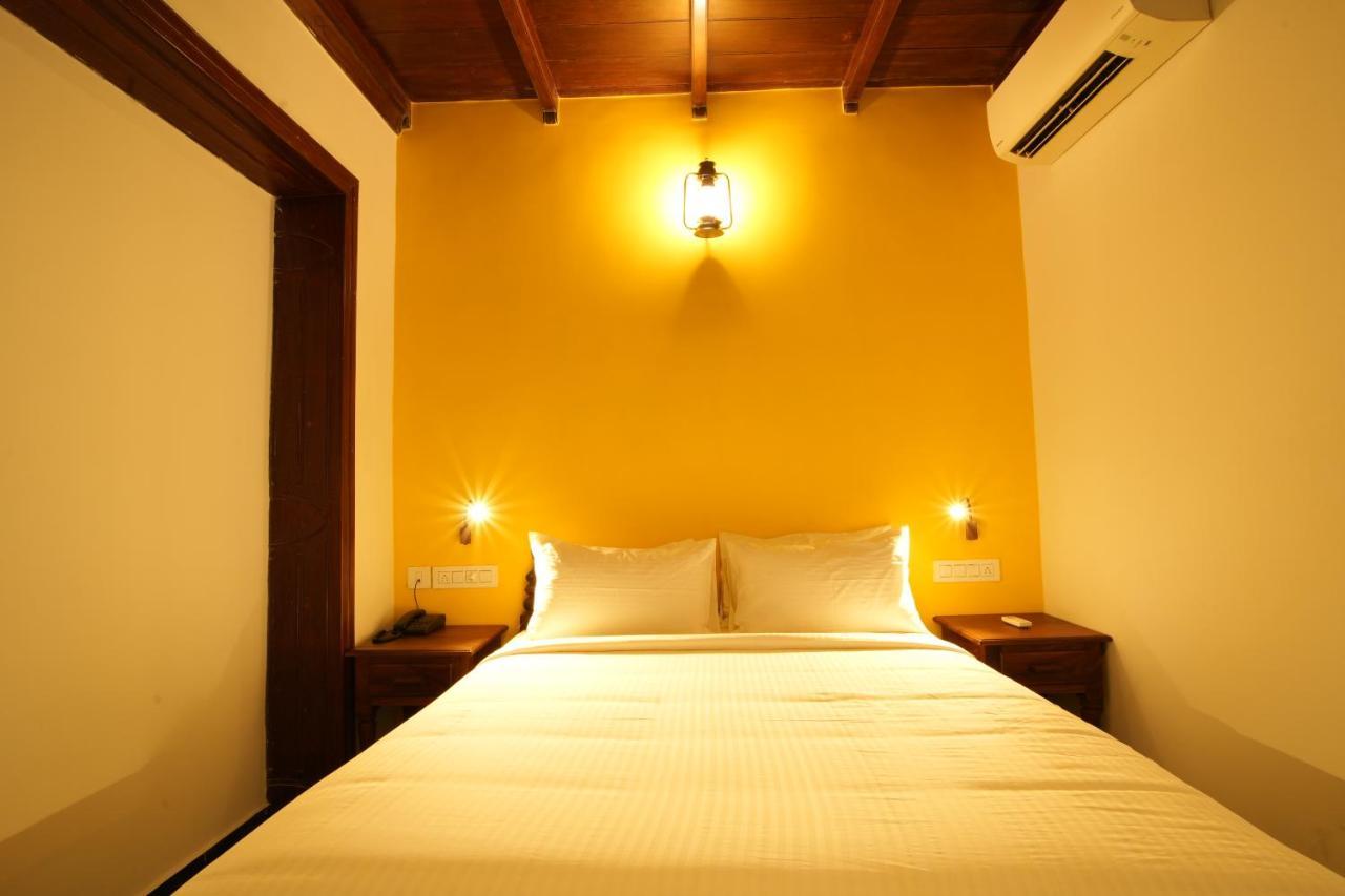 Отель The Sunset Bay Fort Kochi Экстерьер фото